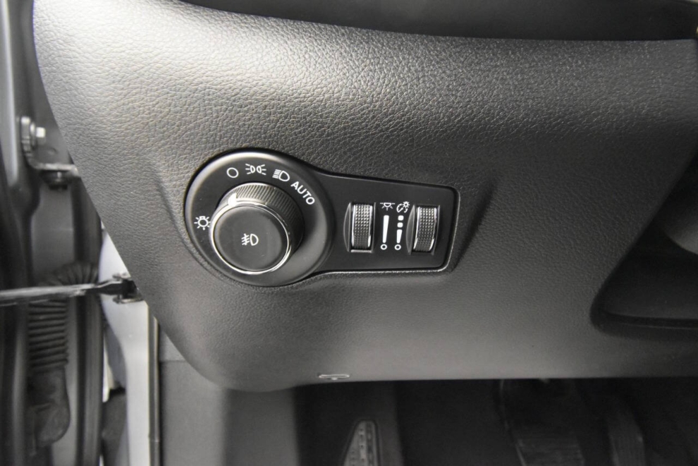 2022 Jeep Compass Limited 4x4 4dr SUV, Plata, Mileage: 48,436 - photo 29