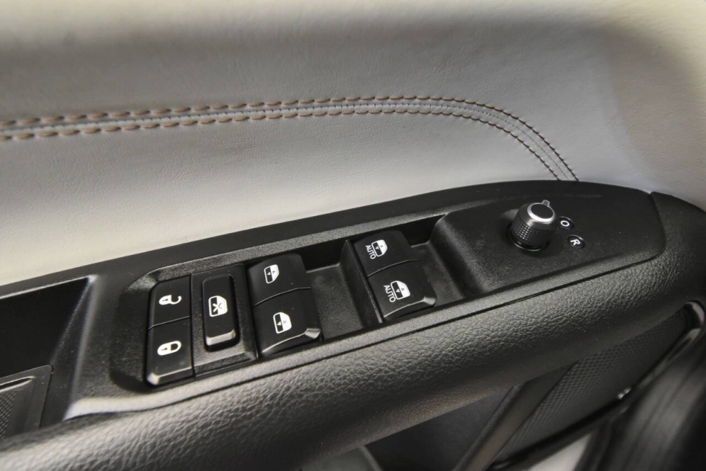 2022 Jeep Compass Limited 4x4 4dr SUV, Plata, Mileage: 48,436 - photo 30