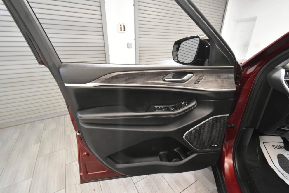 2023 Jeep Grand Cherokee 4xe 4x4 4dr SUV, Red, Mileage: 56,287 - photo 17