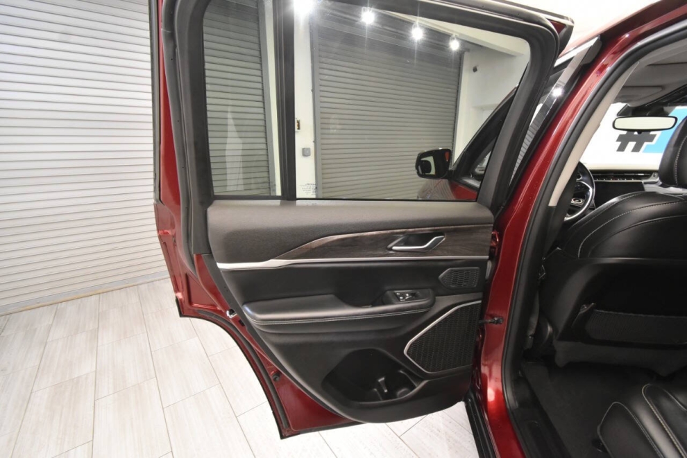 2023 Jeep Grand Cherokee 4xe 4x4 4dr SUV, Red, Mileage: 56,287 - photo 19