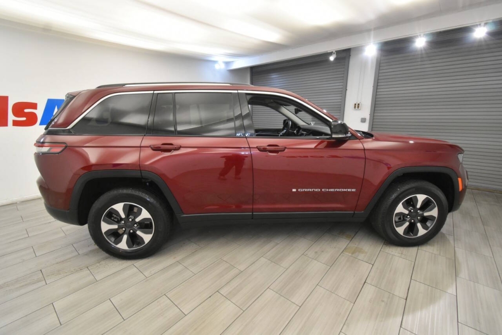 2023 Jeep Grand Cherokee 4xe 4x4 4dr SUV, Red, Mileage: 56,287 - photo 5