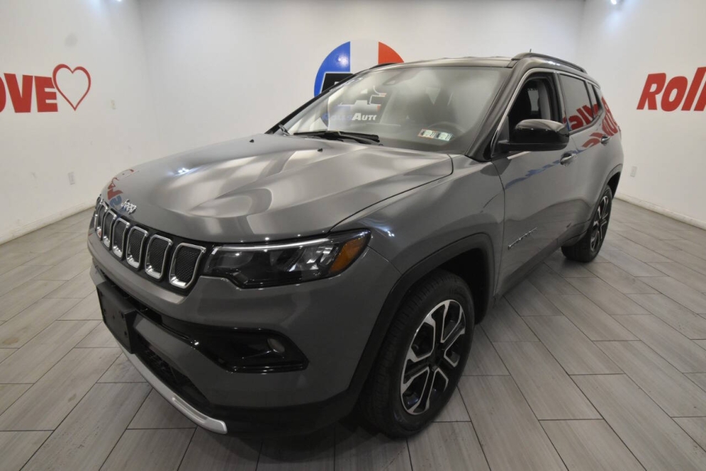 2022 Jeep Compass Limited 4x4 4dr SUV, Gris, Mileage: 42,779 