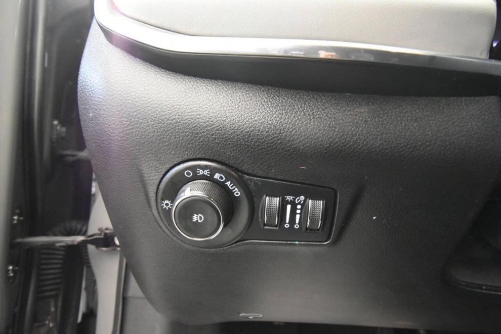 2022 Jeep Compass Limited 4x4 4dr SUV, Gris, Mileage: 42,779 - photo 32