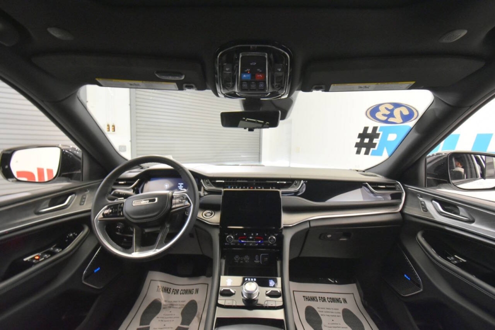 2023 Jeep Grand Cherokee Overland 4xe 4x4 4dr SUV, White, Mileage: 51,016 - photo 27