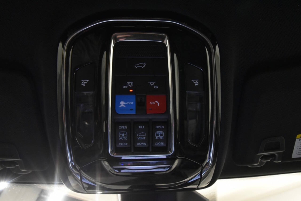 2023 Jeep Grand Cherokee Overland 4xe 4x4 4dr SUV, White, Mileage: 51,016 - photo 33