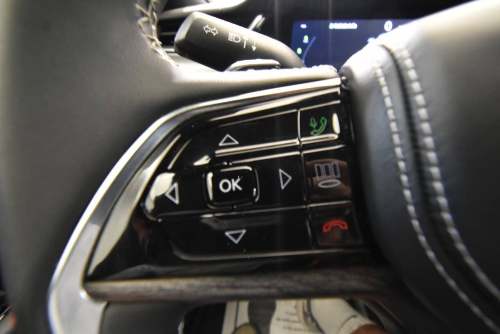 2023 Jeep Grand Cherokee Overland 4xe 4x4 4dr SUV, White, Mileage: 51,016 - photo 35