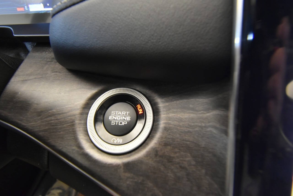 2023 Jeep Grand Cherokee Overland 4xe 4x4 4dr SUV, White, Mileage: 51,016 - photo 38