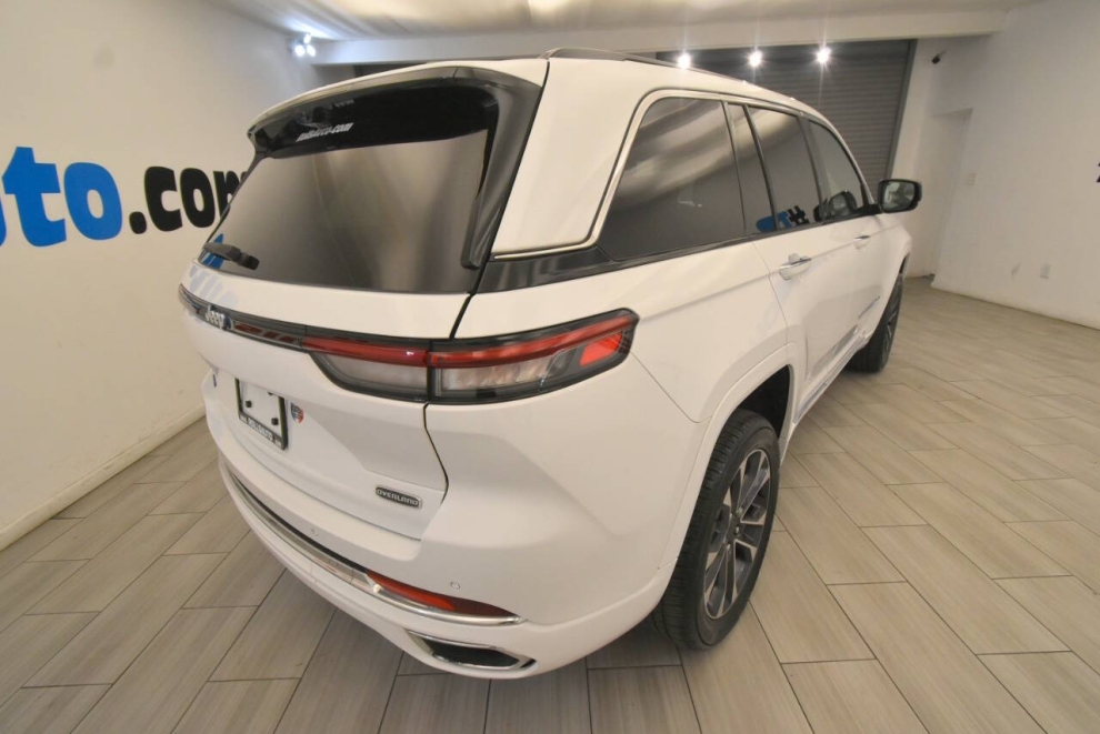 2023 Jeep Grand Cherokee Overland 4xe 4x4 4dr SUV, White, Mileage: 51,016 - photo 4
