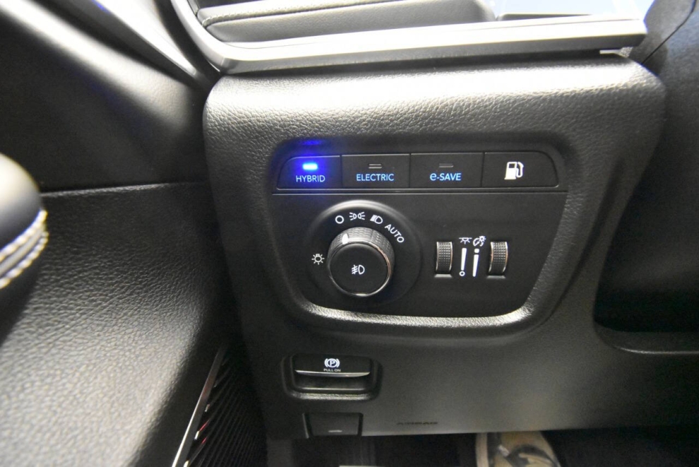 2023 Jeep Grand Cherokee Overland 4xe 4x4 4dr SUV, White, Mileage: 51,016 - photo 40