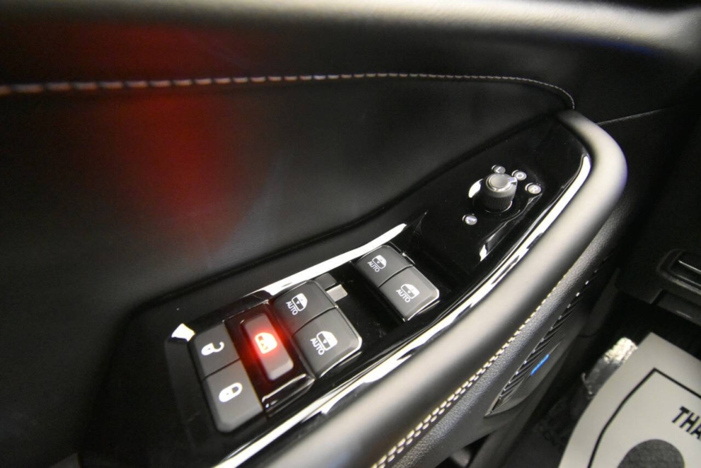 2023 Jeep Grand Cherokee Overland 4xe 4x4 4dr SUV, White, Mileage: 51,016 - photo 41