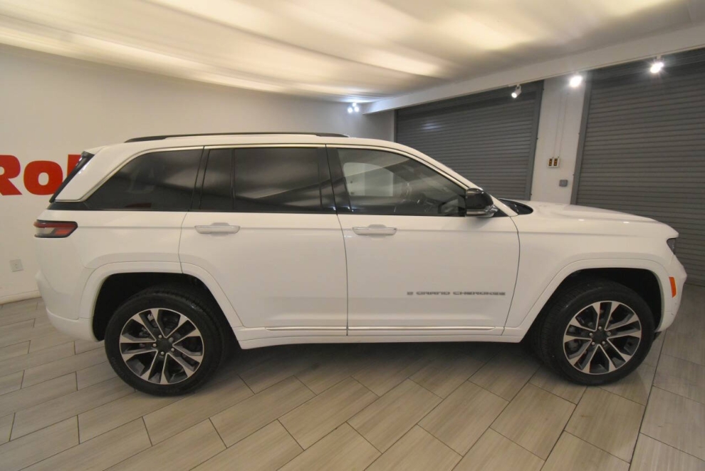 2023 Jeep Grand Cherokee Overland 4xe 4x4 4dr SUV, White, Mileage: 51,016 - photo 5
