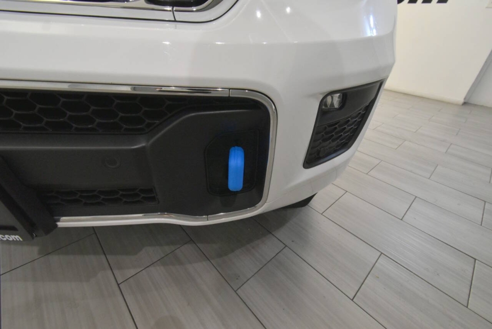 2023 Jeep Grand Cherokee Overland 4xe 4x4 4dr SUV, White, Mileage: 51,016 - photo 9