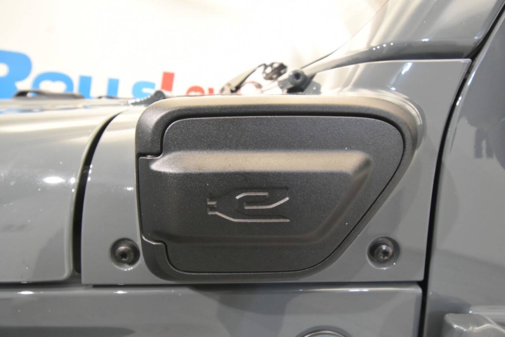 2025 Jeep Wrangler Rubicon 4xe 4x4 4dr SUV, Gray, Mileage: 13,416 - photo 13