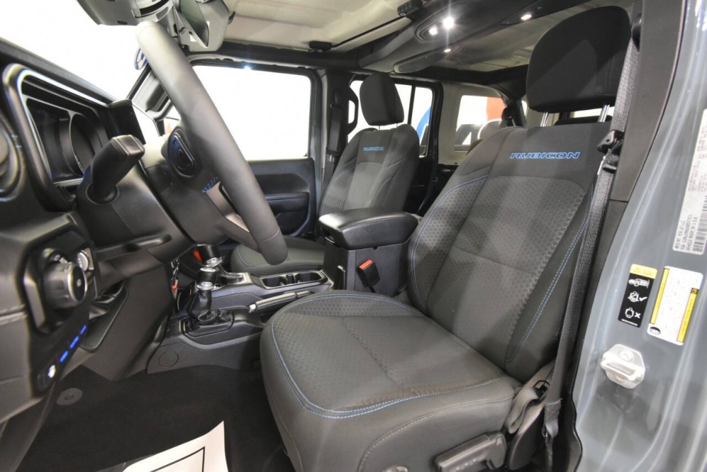 2025 Jeep Wrangler Rubicon 4xe 4x4 4dr SUV, Gray, Mileage: 13,416 - photo 18