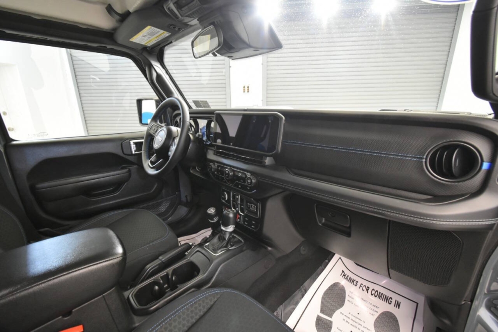 2025 Jeep Wrangler Rubicon 4xe 4x4 4dr SUV, Gray, Mileage: 13,416 - photo 23