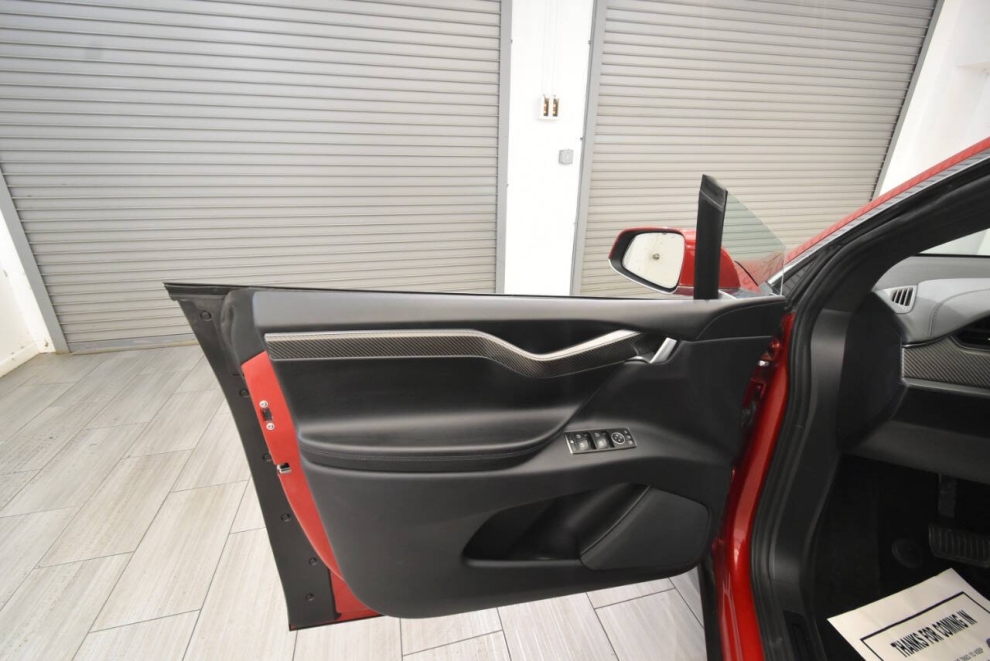 2018 Tesla Model X 75D AWD 4dr SUV, Red, Mileage: 45,065 - photo 16