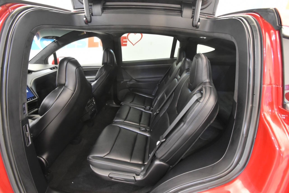 2018 Tesla Model X 75D AWD 4dr SUV, Red, Mileage: 45,065 - photo 17