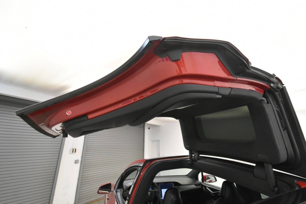 2018 Tesla Model X 75D AWD 4dr SUV, Red, Mileage: 45,065 - photo 18