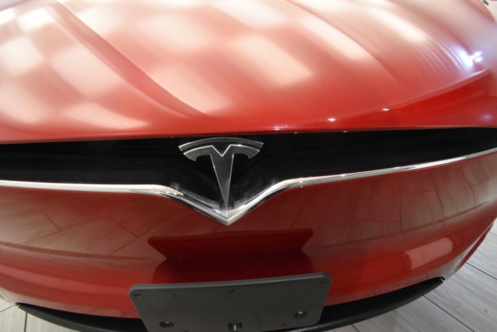 2018 Tesla Model X 75D AWD 4dr SUV, Red, Mileage: 45,065 - photo 8