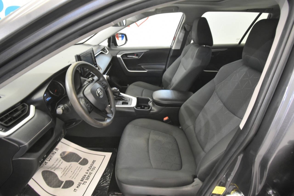 2022 Toyota RAV4 XLE AWD 4dr SUV, Gray, Mileage: 75,244 - photo 12