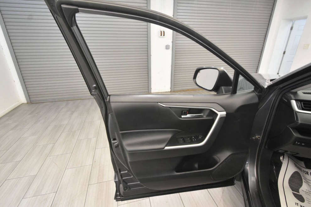 2022 Toyota RAV4 XLE AWD 4dr SUV, Gray, Mileage: 75,244 - photo 14