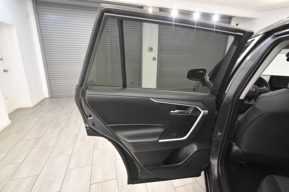 2022 Toyota RAV4 XLE AWD 4dr SUV, Gray, Mileage: 75,244 - photo 16
