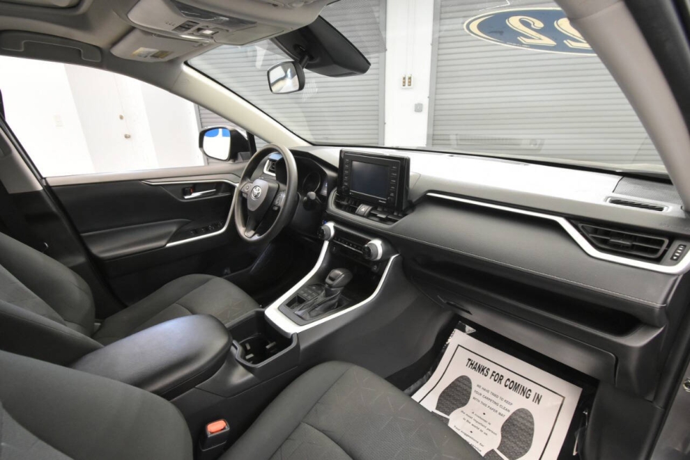 2022 Toyota RAV4 XLE AWD 4dr SUV, Gray, Mileage: 75,244 - photo 17