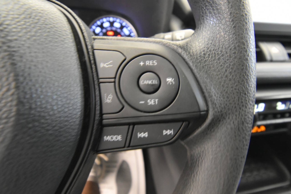 2022 Toyota RAV4 XLE AWD 4dr SUV, Gray, Mileage: 75,244 - photo 33