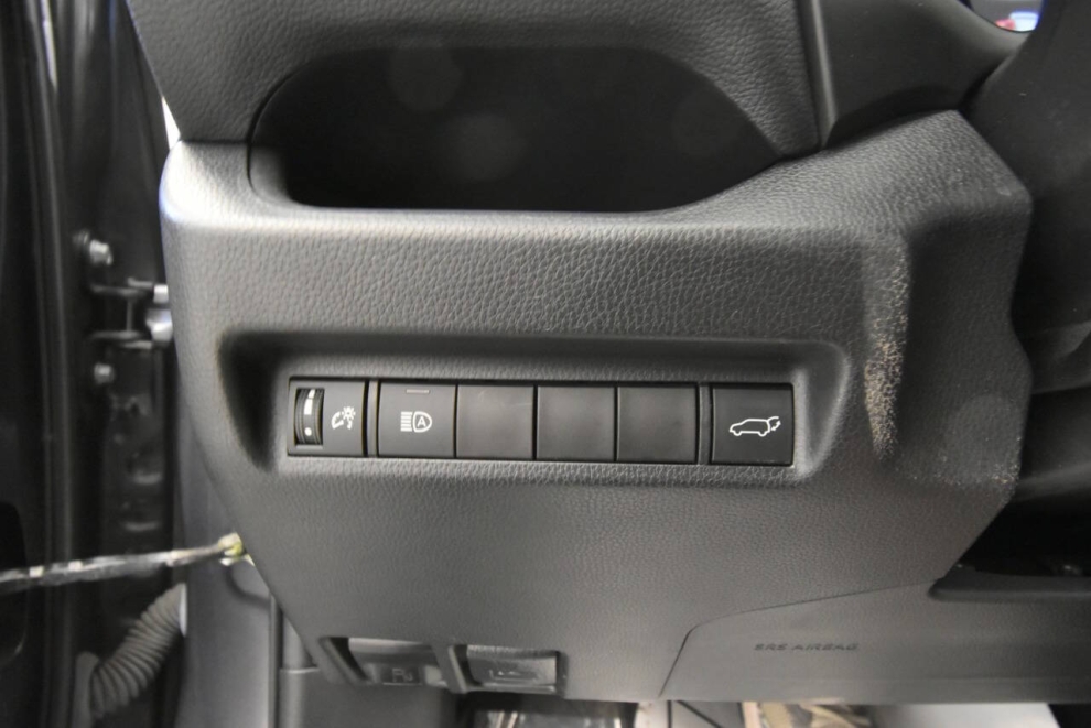 2022 Toyota RAV4 XLE AWD 4dr SUV, Gray, Mileage: 75,244 - photo 38