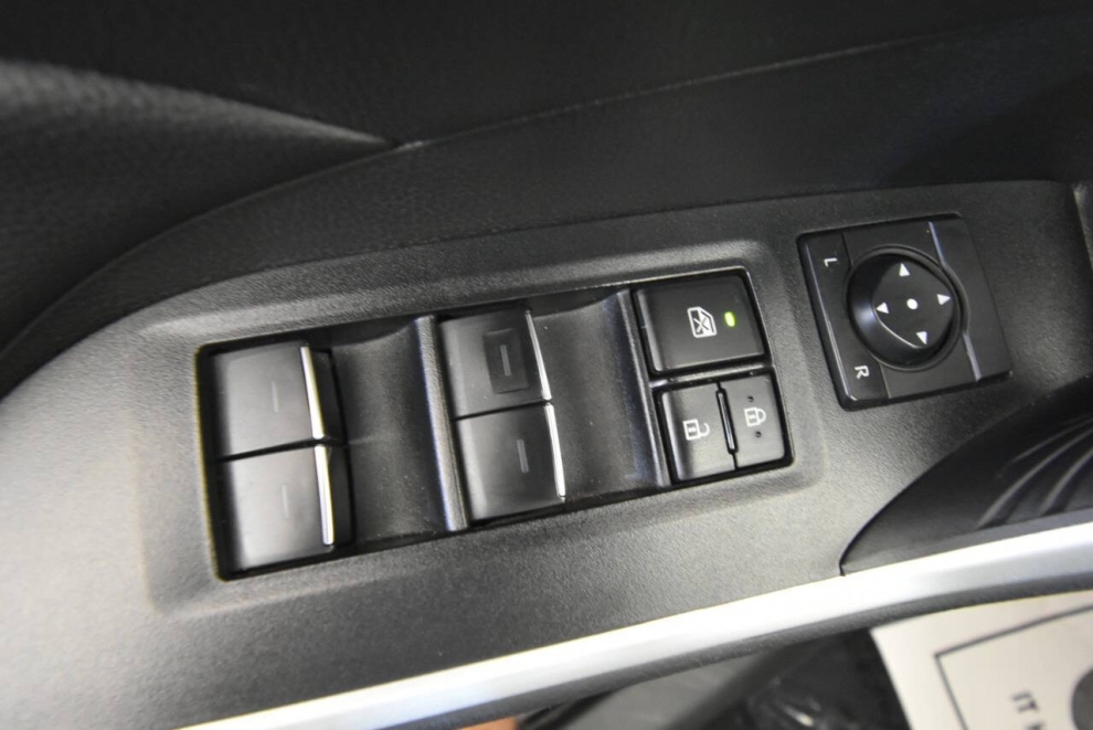 2022 Toyota RAV4 XLE AWD 4dr SUV, Gray, Mileage: 75,244 - photo 39