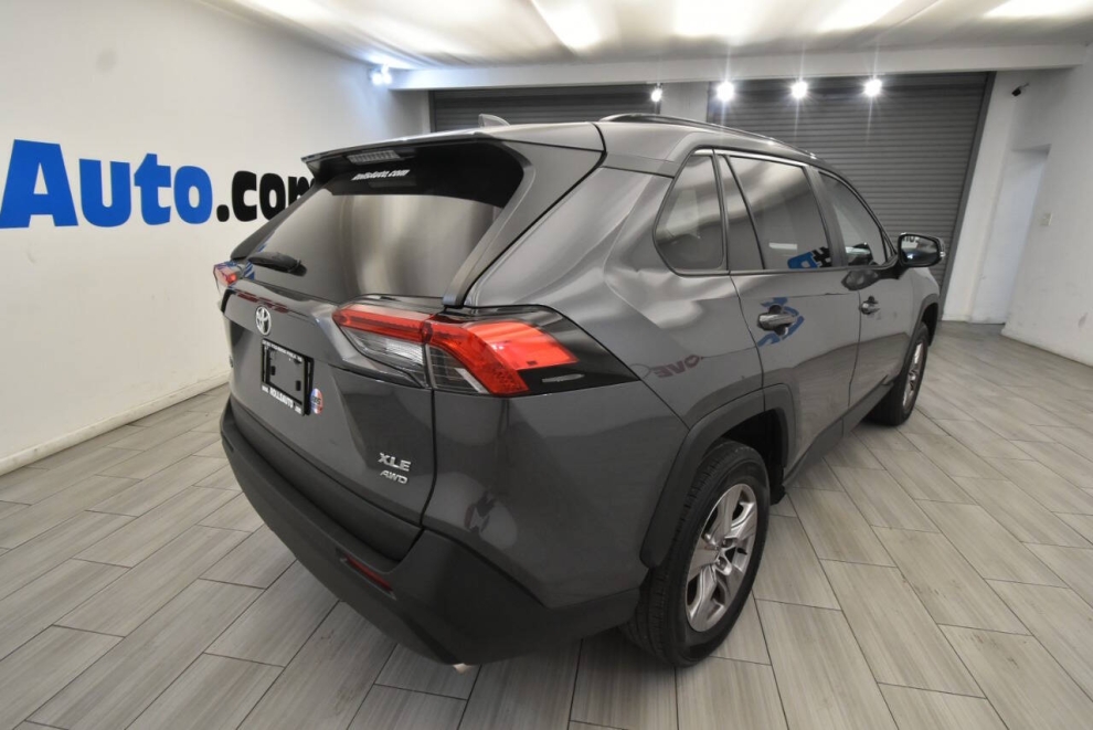 2022 Toyota RAV4 XLE AWD 4dr SUV, Gray, Mileage: 75,244 - photo 4