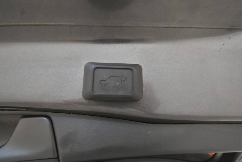2022 Toyota RAV4 XLE AWD 4dr SUV, Gray, Mileage: 75,244 - photo 43