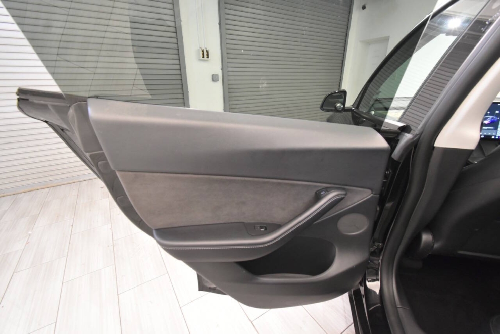 2021 Tesla Model Y Performance AWD 4dr Crossover, Black, Mileage: 110,794 - photo 17