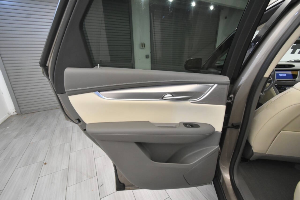 2023 Cadillac XT5 Premium Luxury 4x4 4dr SUV, Marrón, Mileage: 90,522 - photo 17