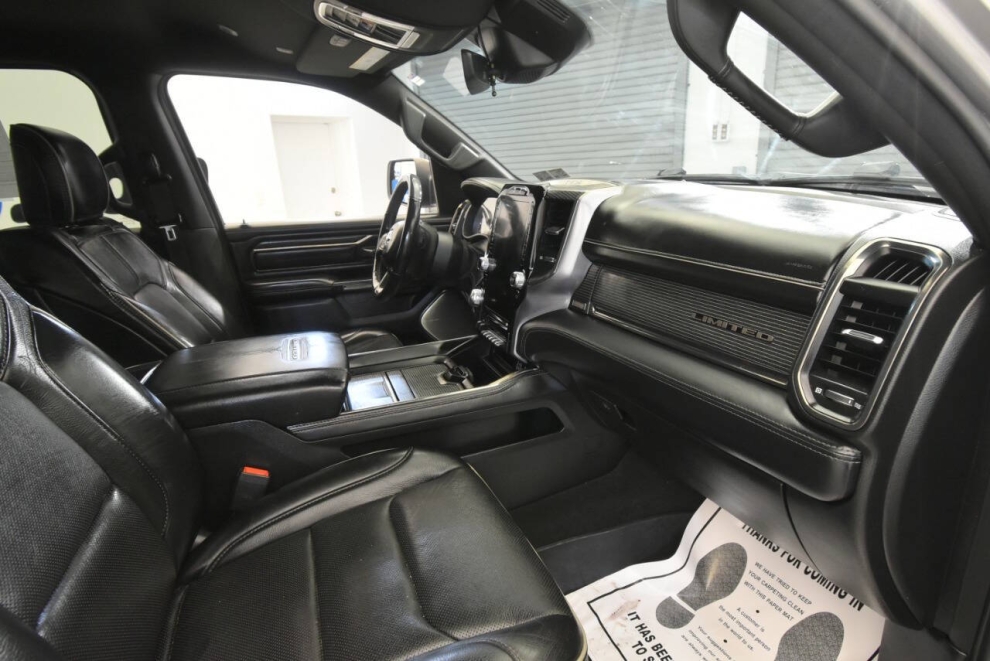 2020 RAM 1500 Limited 4x4 4dr Crew Cab 5.6 ft. SB Pickup, Silver, Mileage: 90,347 - photo 17