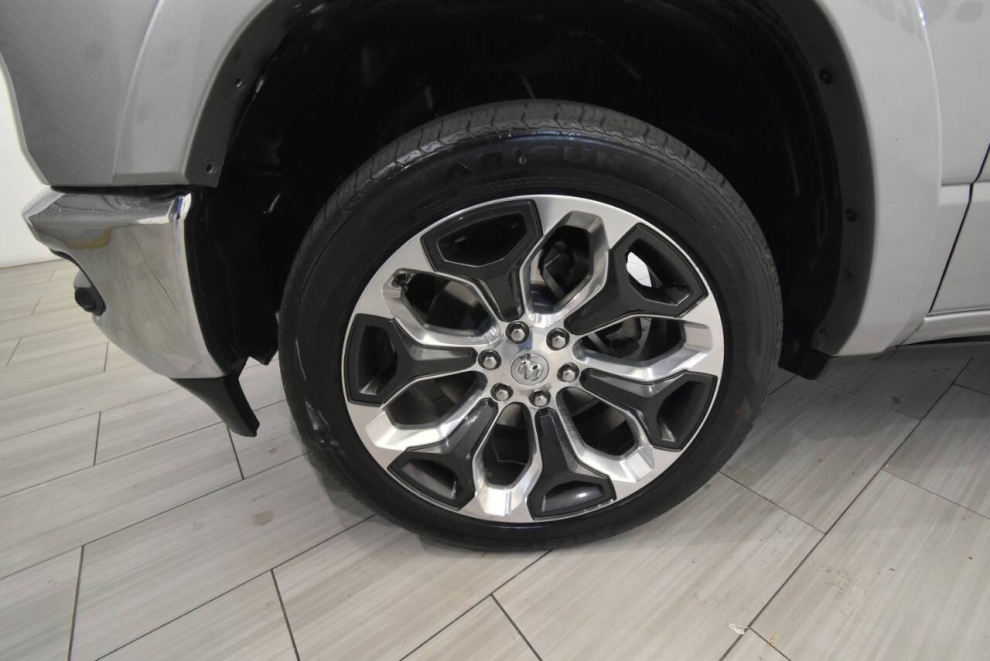 2020 RAM 1500 Limited 4x4 4dr Crew Cab 5.6 ft. SB Pickup, Silver, Mileage: 90,347 - photo 9