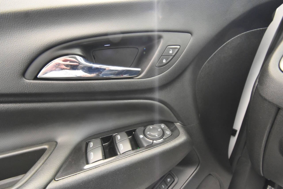 2022 Chevrolet Equinox Premier 4x4 4dr SUV, White, Mileage: 101,211 - photo 39