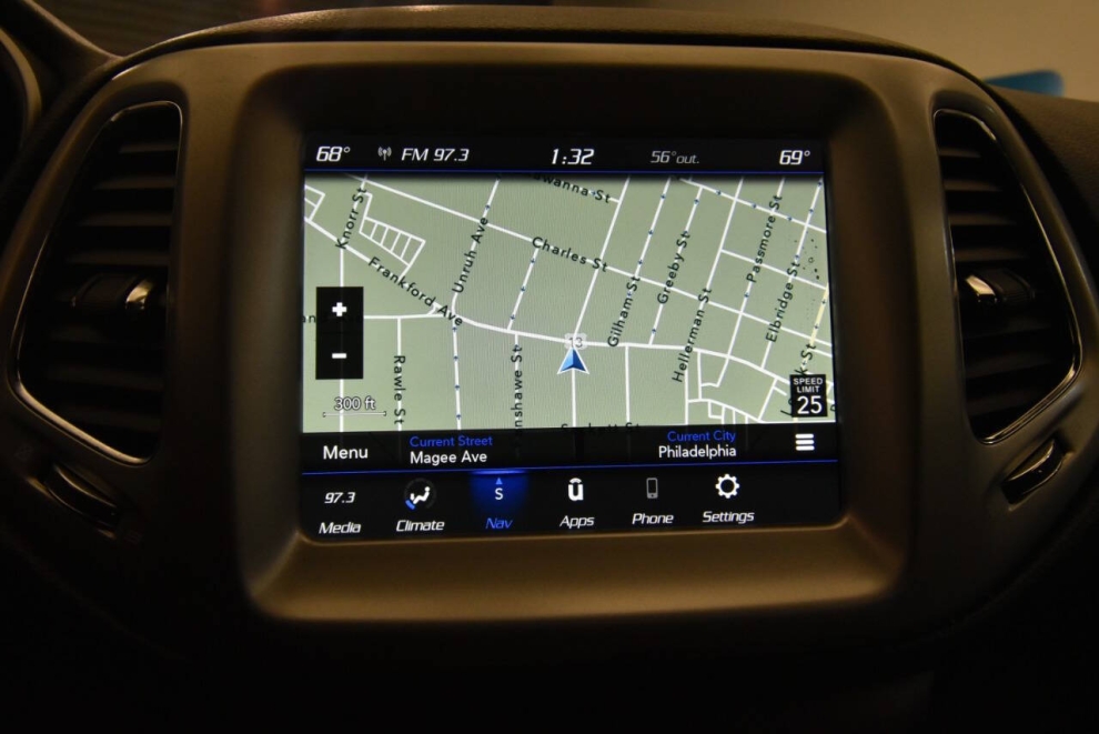 2021 Jeep Compass 80th Anniversary Edition 4x4 4dr SUV, Black, Mileage: 92,197 - photo 24