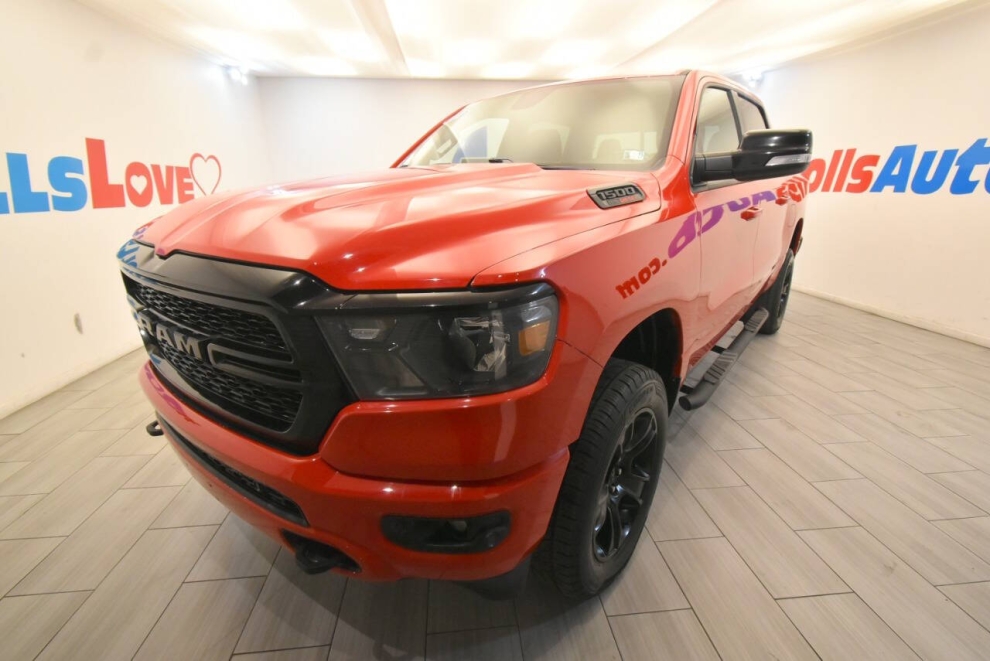 2022 RAM 1500 Big Horn 4x4 4dr Crew Cab 5.6 ft. SB Pickup, Red, Mileage: 80,133 
