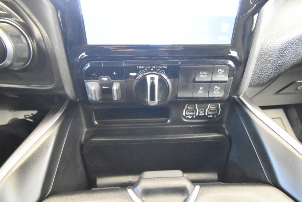 2022 RAM 1500 Big Horn 4x4 4dr Crew Cab 5.6 ft. SB Pickup, Red, Mileage: 80,133 - photo 19