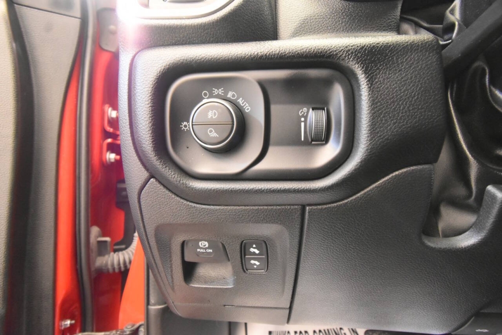 2022 RAM 1500 Big Horn 4x4 4dr Crew Cab 5.6 ft. SB Pickup, Red, Mileage: 80,133 - photo 33