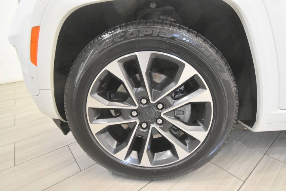 2024 Jeep Grand Cherokee Overland 4xe 4x4 4dr SUV, White, Mileage: 7,543 - photo 10