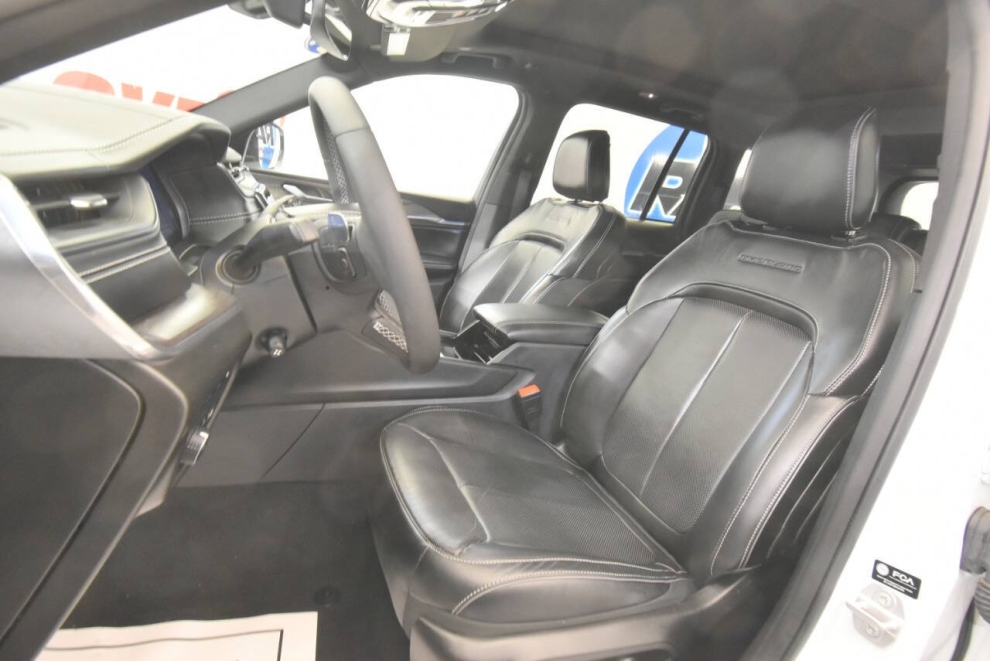 2024 Jeep Grand Cherokee Overland 4xe 4x4 4dr SUV, White, Mileage: 7,543 - photo 16