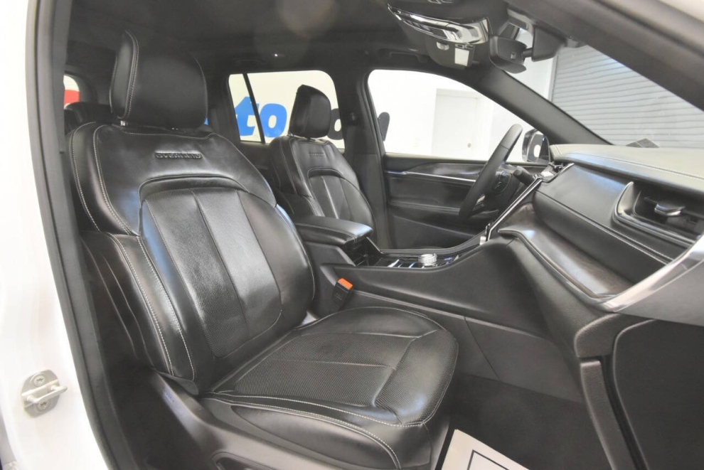 2024 Jeep Grand Cherokee Overland 4xe 4x4 4dr SUV, White, Mileage: 7,543 - photo 23