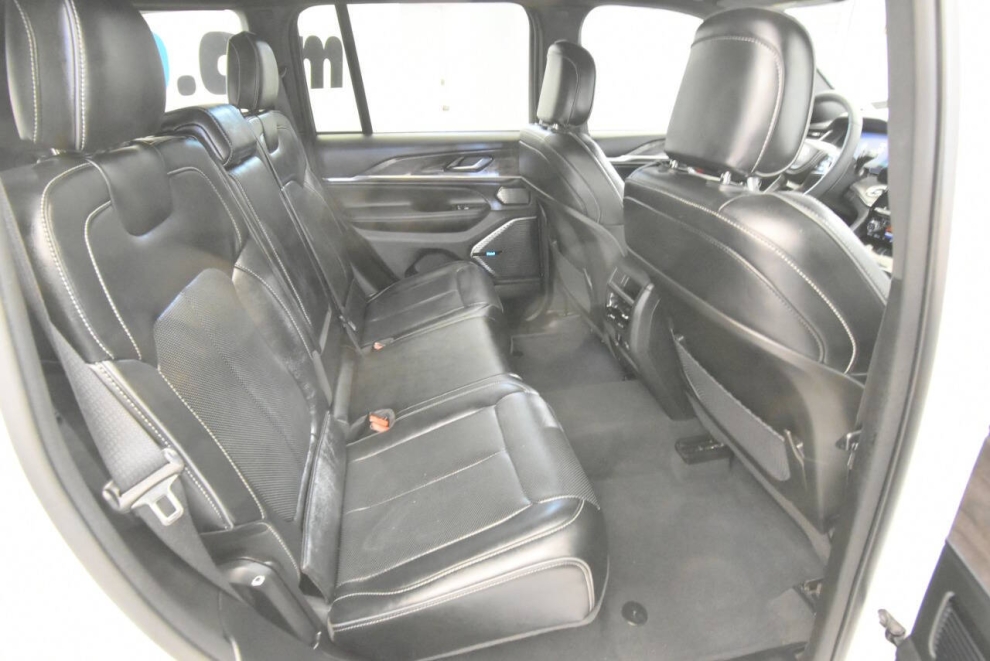 2024 Jeep Grand Cherokee Overland 4xe 4x4 4dr SUV, White, Mileage: 7,543 - photo 25