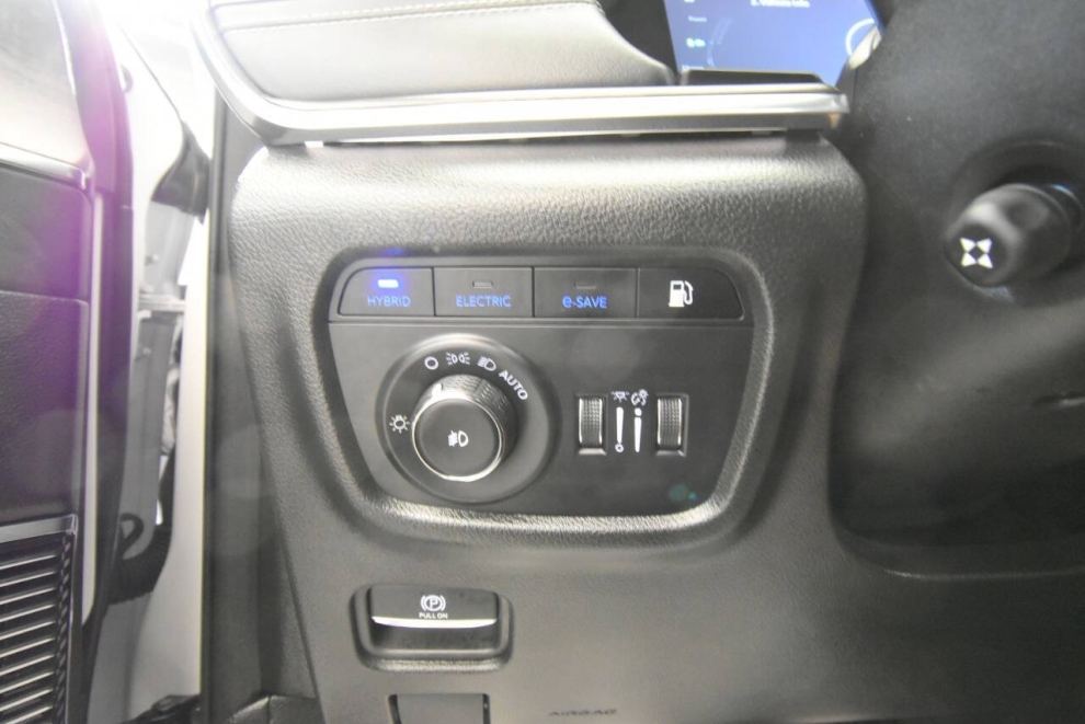 2024 Jeep Grand Cherokee Overland 4xe 4x4 4dr SUV, White, Mileage: 7,543 - photo 42