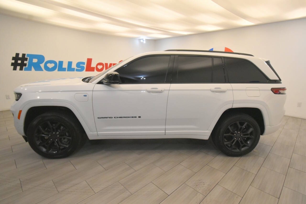2025 Jeep Grand Cherokee 4xe 4x4 4dr SUV, White, Mileage: 12,777 - photo 1