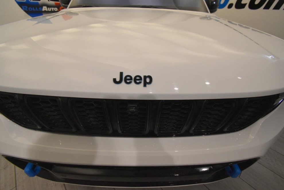 2025 Jeep Grand Cherokee 4xe 4x4 4dr SUV, White, Mileage: 12,777 - photo 10