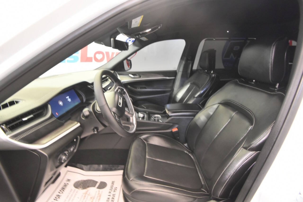 2025 Jeep Grand Cherokee 4xe 4x4 4dr SUV, White, Mileage: 12,777 - photo 16