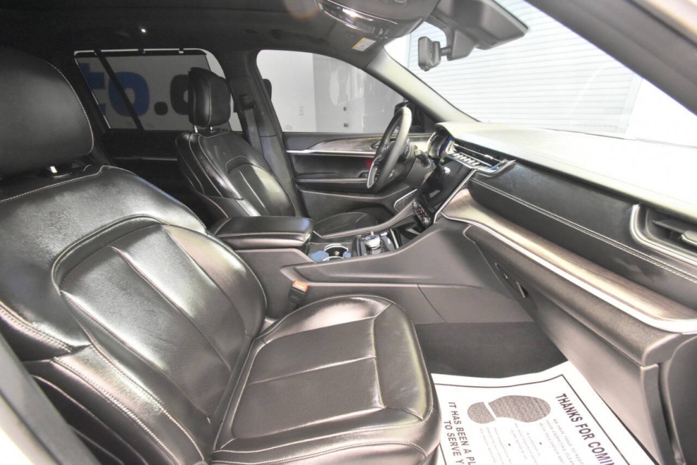 2025 Jeep Grand Cherokee 4xe 4x4 4dr SUV, White, Mileage: 12,777 - photo 25